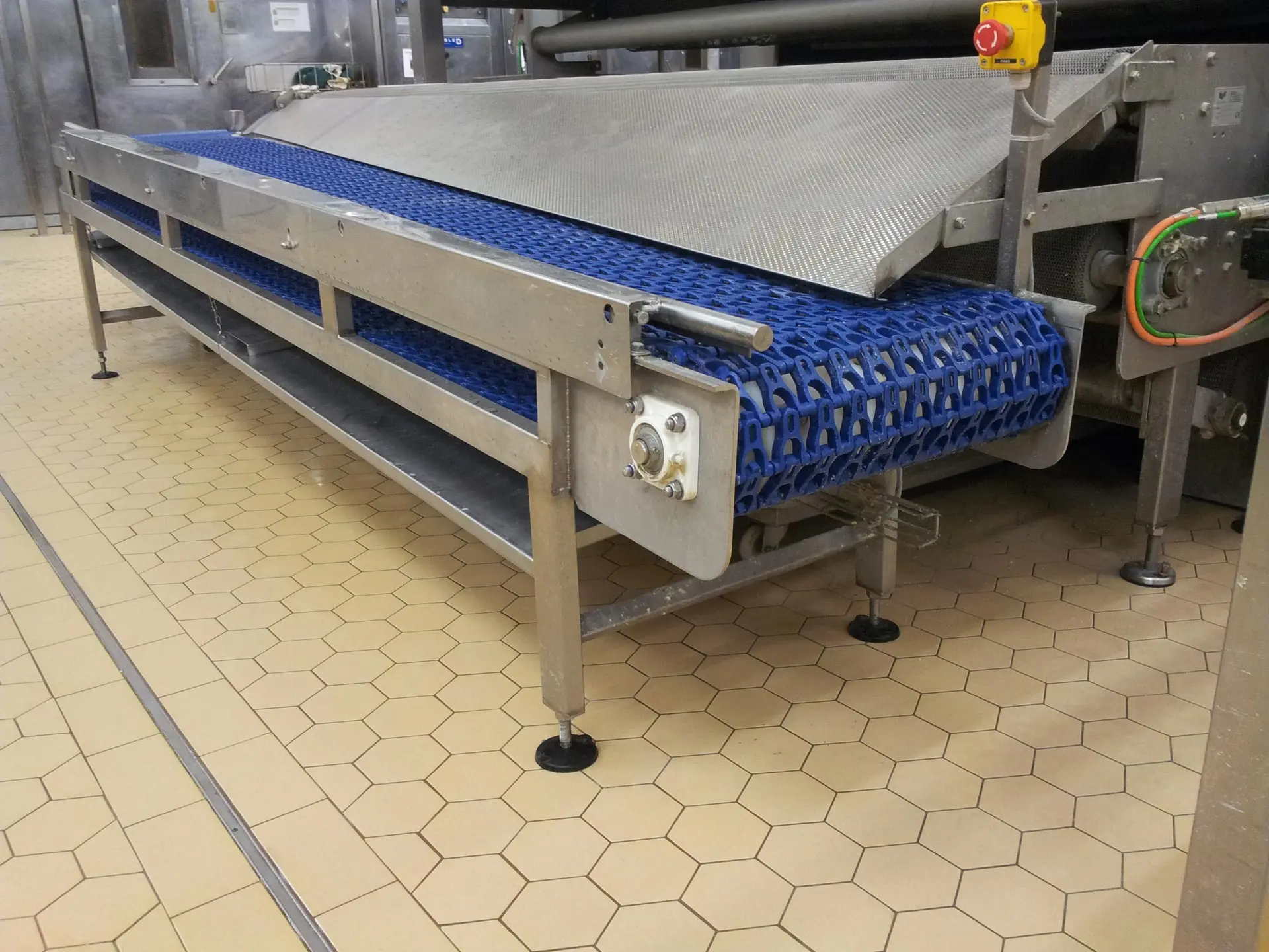 Stainless steel conveyor belt